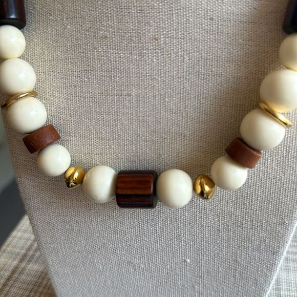 Vintage Kenneth J Lane Signed Necklace with Wood, Beads & Gold Tone Accents. - Picture 4 of 7